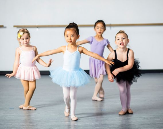 Children dancing ballet