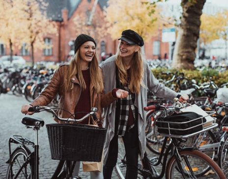 Jenter med sykler