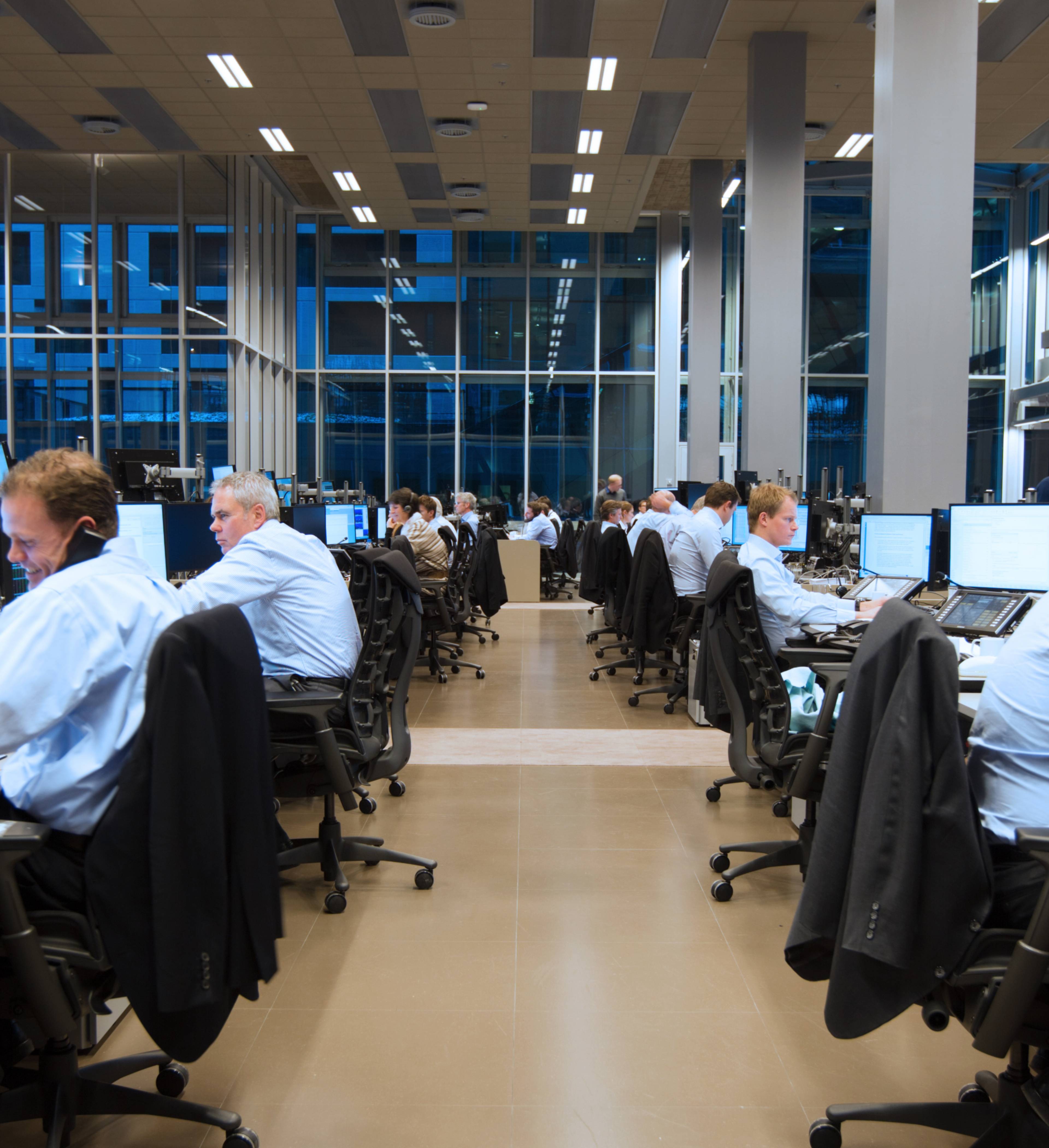 Finansfolk i meglerhallen