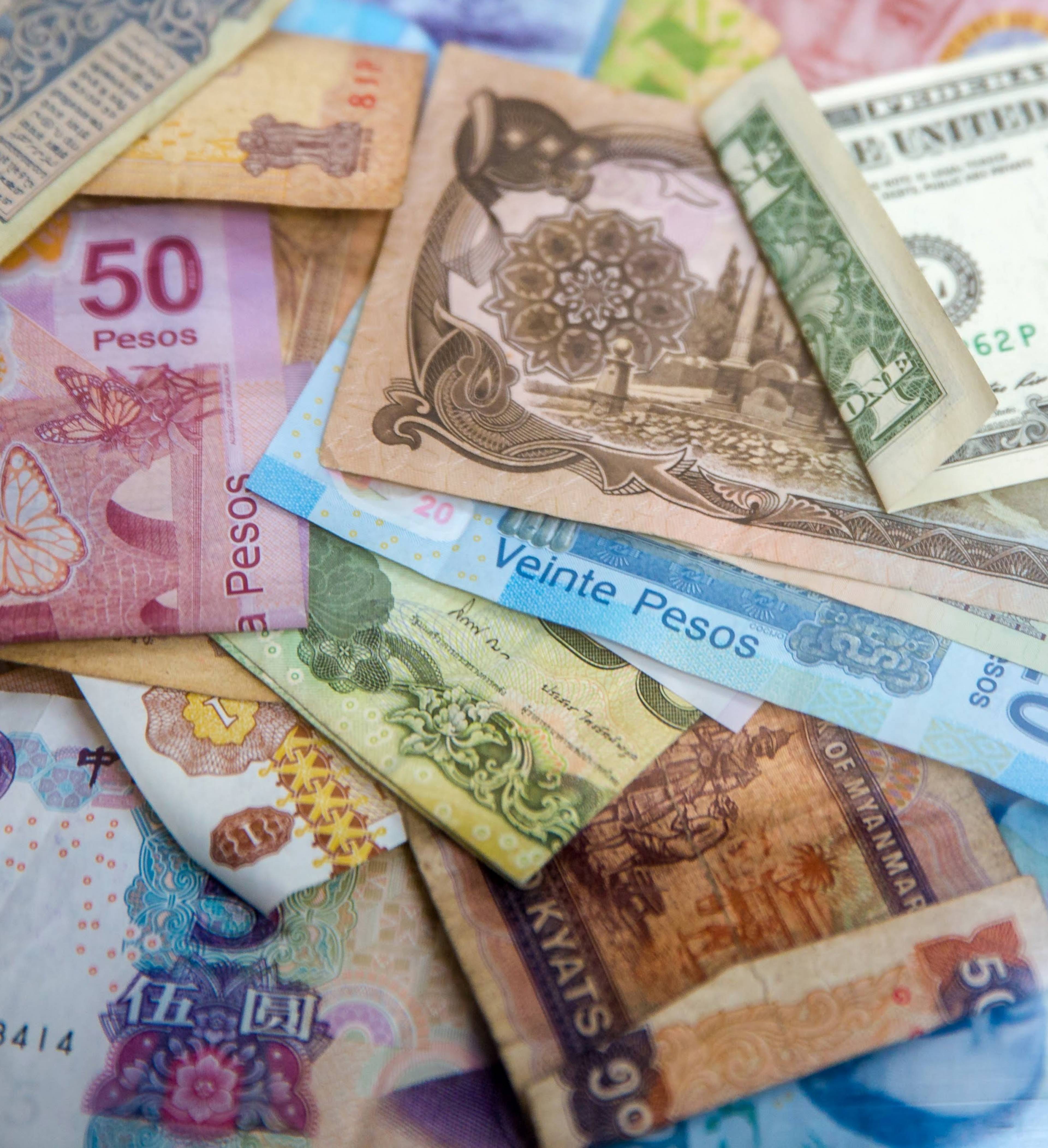 Rentene påvirker valutakursene og motsatt, lær mer om renter og valuta her.
