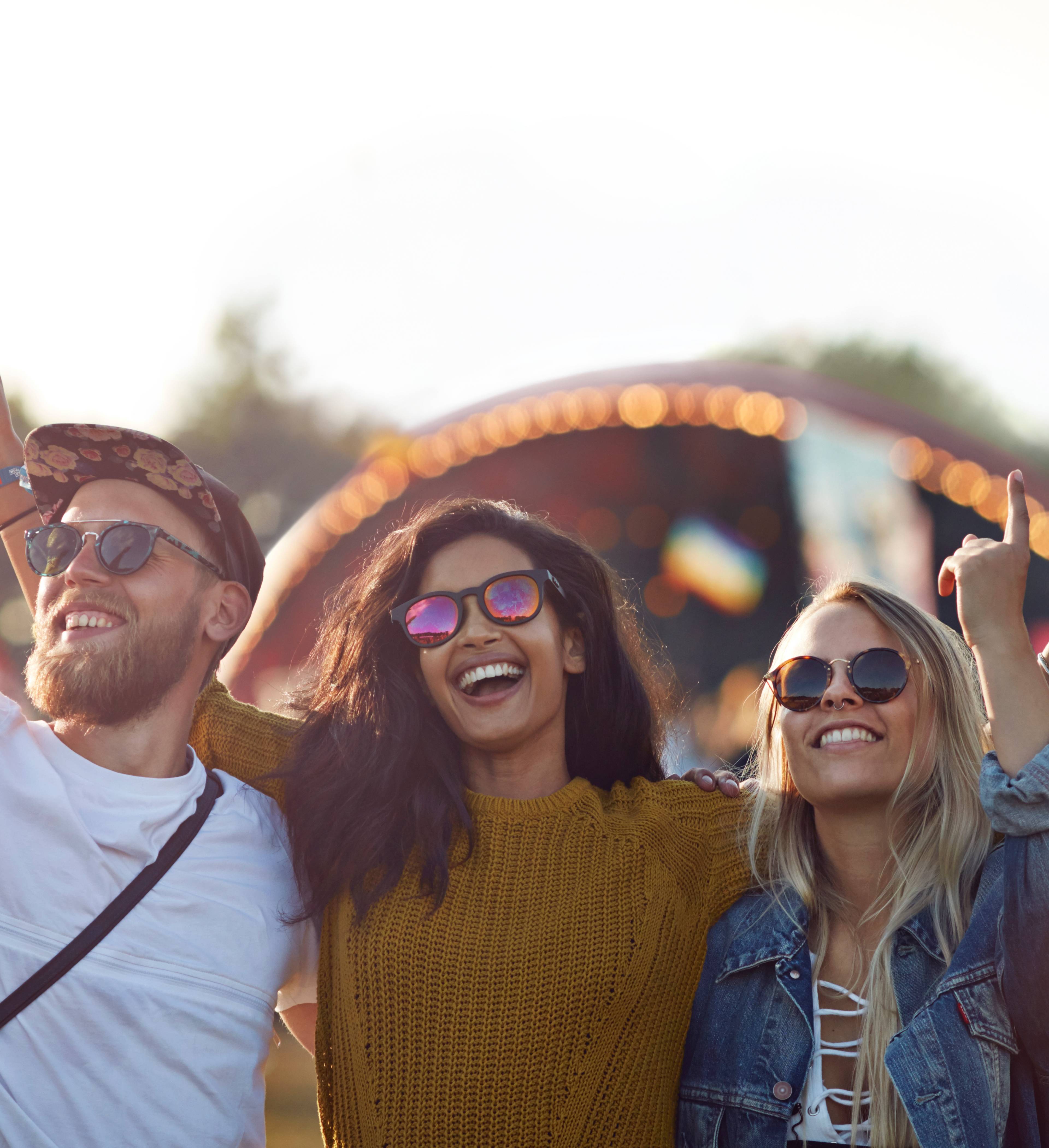 Unge mennesker på festival