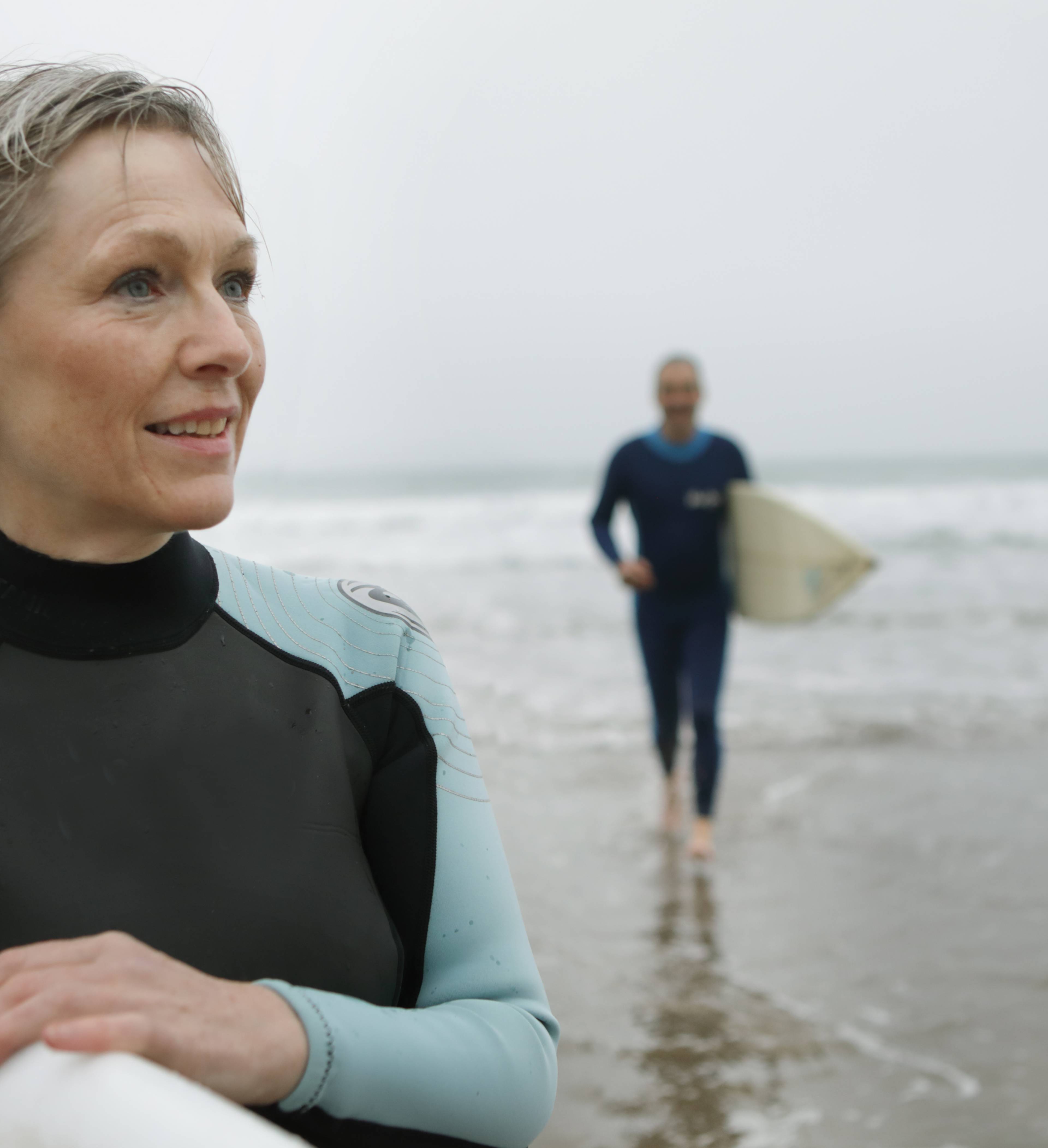 Eldre par surfer