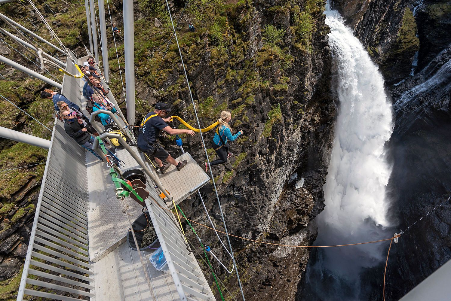 bungee_lyngenfjord__norges_h_yeste_strikkhopp__-cover