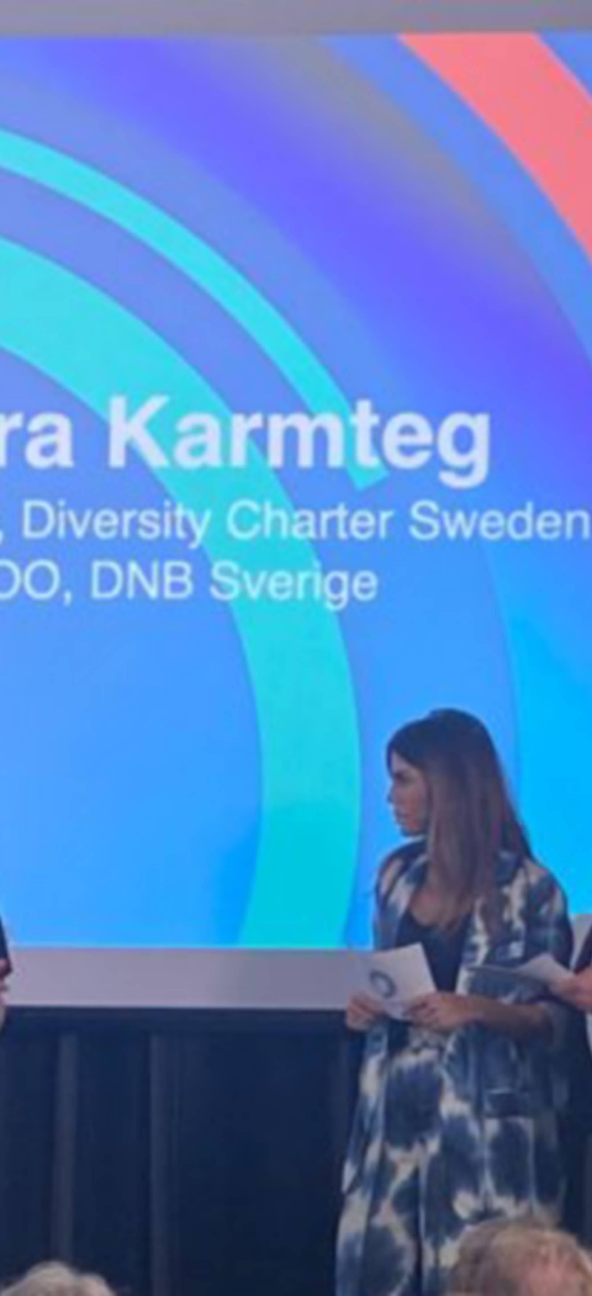 Petra Karmteg på scen på Diversity Charter Sveriges Signatory Event