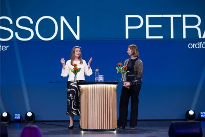 Petra Karmteg på scen