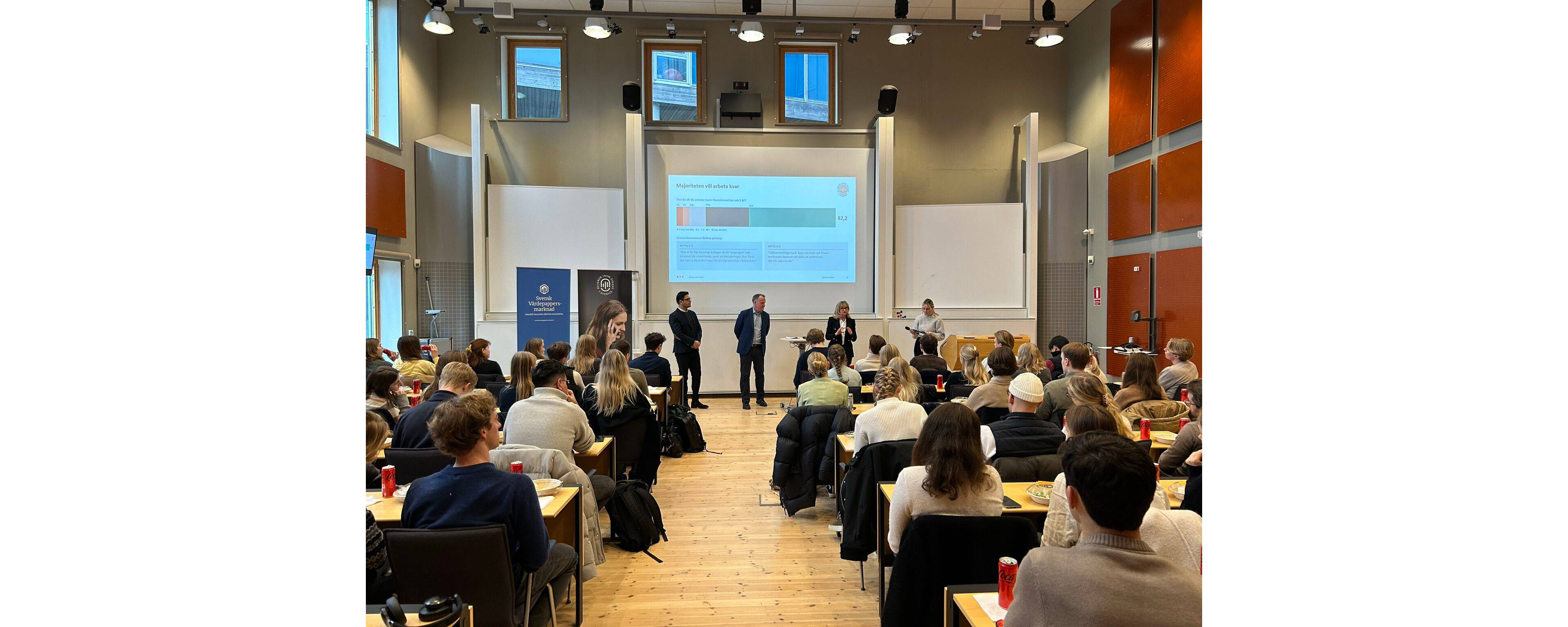 Studenter i föreläsningssal